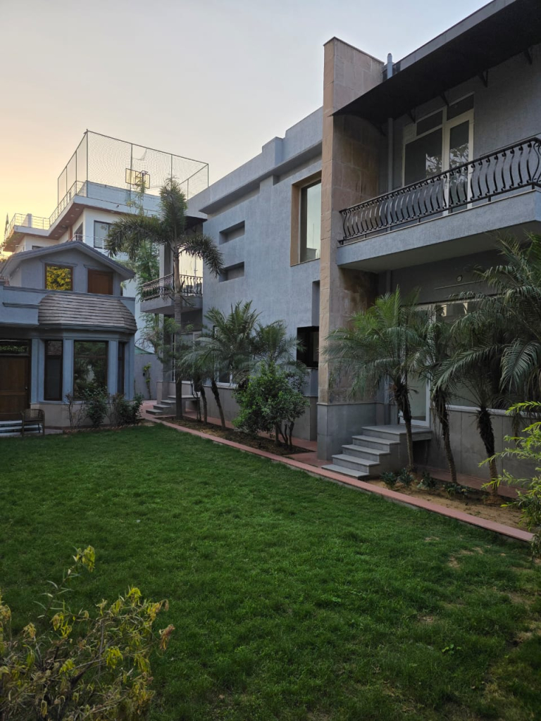 A Farm House For Sale In Vasant Kunj Delhi.