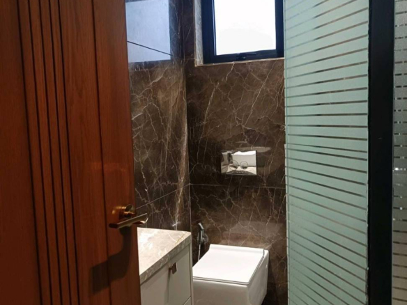 Apartment 4 BHK for sale in Green Park Extension.