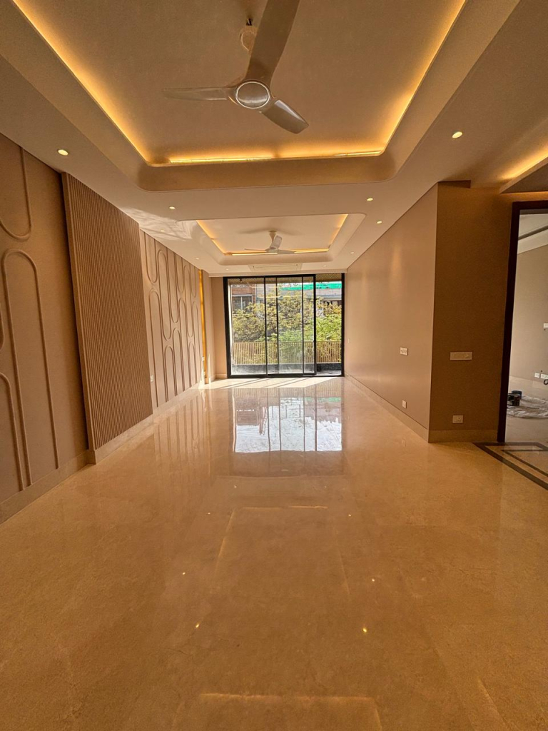 4BHK For Sale In Defence Colony South Delhi.